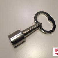 Cle triangle de 14 mm pompier copie