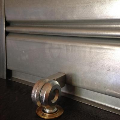 Porte cadenas viro 695 pour rideaux metalliques et portes de garage jpg 1