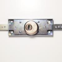 Serrure horizontale pour rideaux metalliques viro 8271