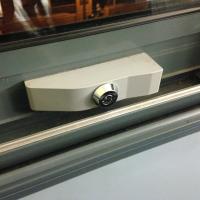 Verrou entrebailleur pour baie vitree coulissante